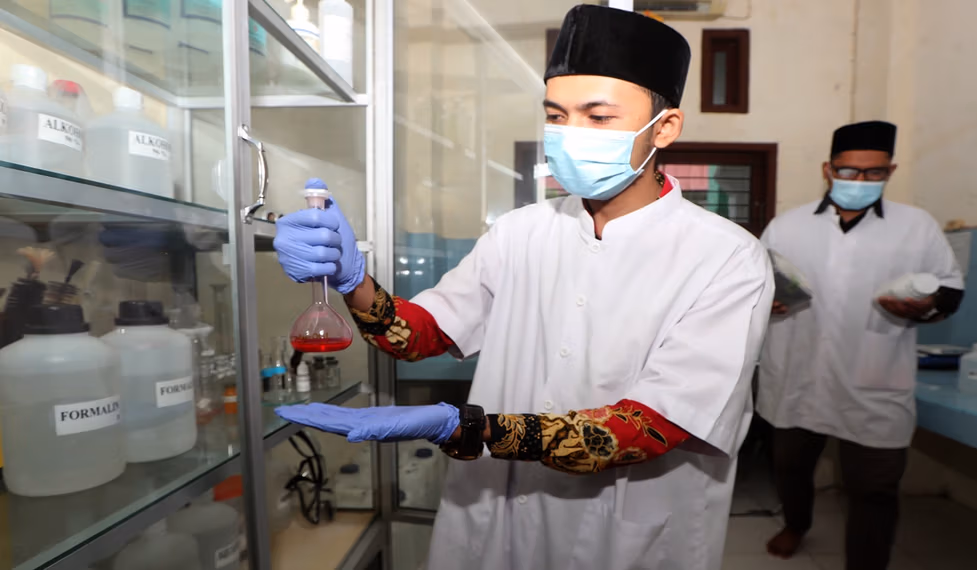 LPPOM Uji Ulang Kadar Alkohol Produk BerryC Yang Ber-sertifikasi HALAL Dari Malaysia