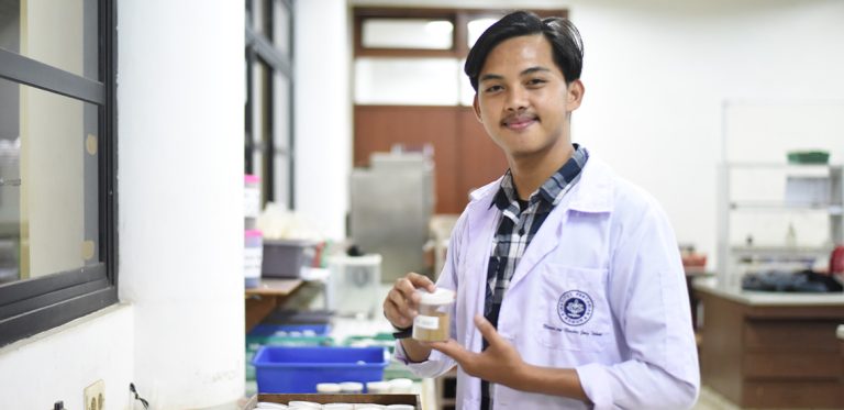 Institut Pertanian Bogor Menguji Klaim BerryC Awet 28 Hari Sekali Semprot Terus Basmi Bakteri dan Jamur
